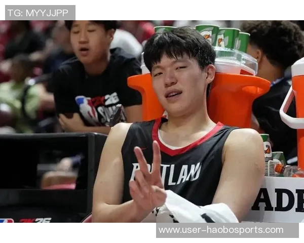 亚历山大与杨瀚森初次见面尴尬收场再次互动小杨羞涩回应引发关注 亚历山大与杨瀚森初次见面尴尬收场再次互动小杨羞涩回应引发关注